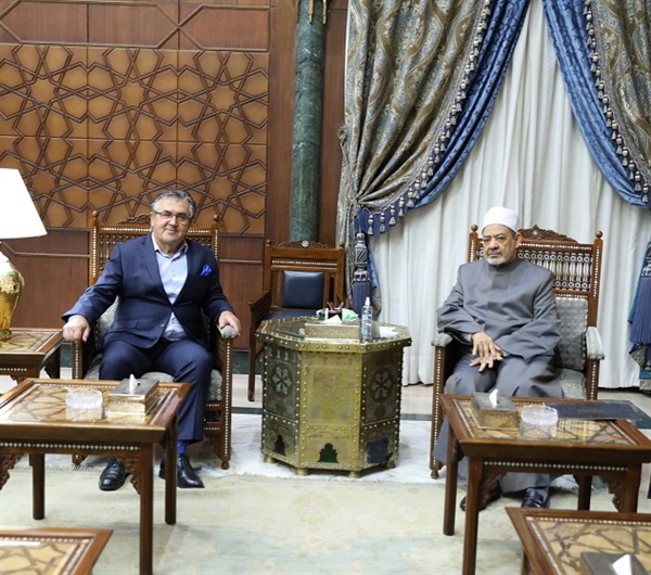 الإمام الأكبر خلال استقباله السَّفير البوسني لدى القاهرة .jpeg