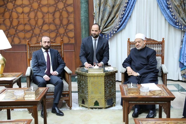 الإمام الأكبر يستقبل وزير خارجية أرمينيا ويناقشان سبل تعزيز التسامح الديني .jpeg