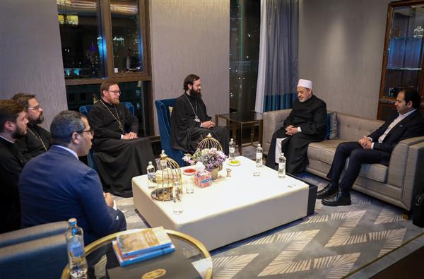 الإمام الأكبر يستقبل وفد الكنيسة الأرثوذوكسية الروسية المشارك في مؤتمر زعماء الأديان بكازاخستان.jpeg