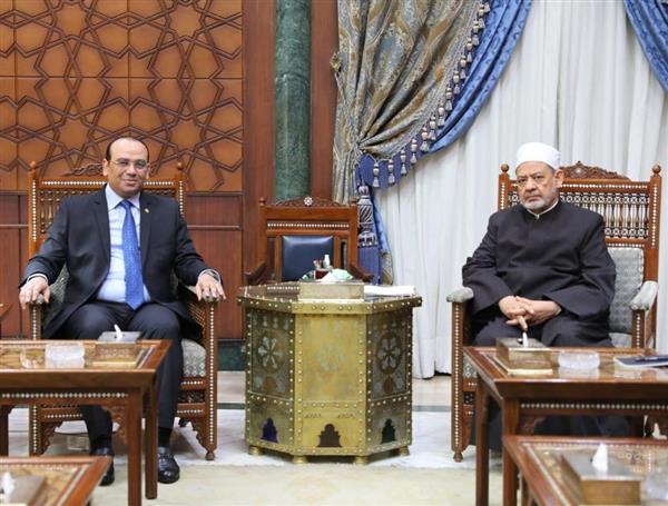 الإمام الأكبر يلتقي وزير الشؤون الدينية بتونس لبحث سبل تعزيز التعاون في المجالات العلمية والدعوية .jpg