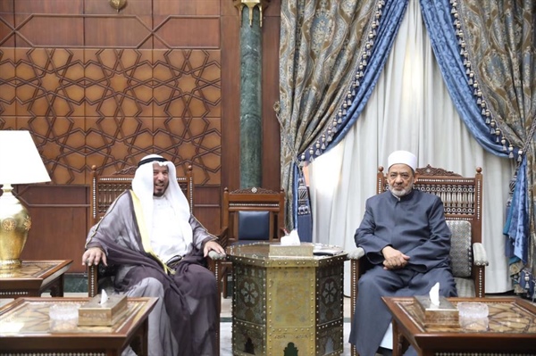 الدكتور عبد الله المعتوق- الأزهر له باع طويل في خدمة القضايا المجتمعية والعمل الخيري.jpeg