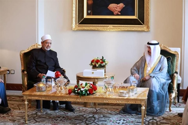 Le Conseil suprême des affaires islamiques de Bahreïn présente ses condoléances au Cheikh d'Al-Azhar à la suite du décès de sa sœur.