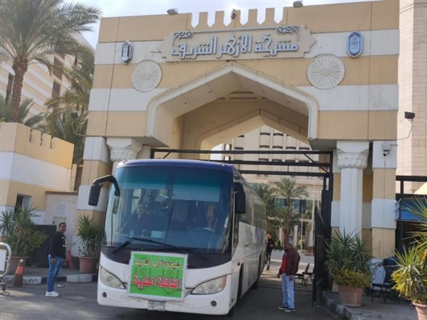 بتوجيهات الإمام الأكبر.. انطلاق قافلة الأزهر الطبية إلى الواحات البحرية .jpeg