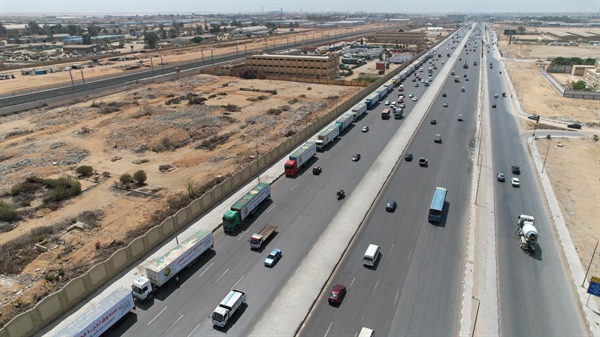 Sous les directives du cheikh d’Al-Azhar, la Maison égyptienne de la Zakat et des Aumônes lance la sixième caravane d’aide à Gaza.