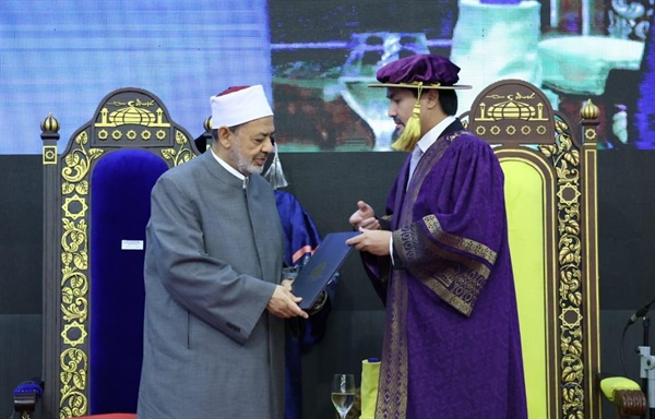 جامعة العلوم الإسلامية الماليزية USIM تمنح شيخ الأزهر رئيس مجلس حكماء المسلمين الدكتوراة الفخرية.jpg