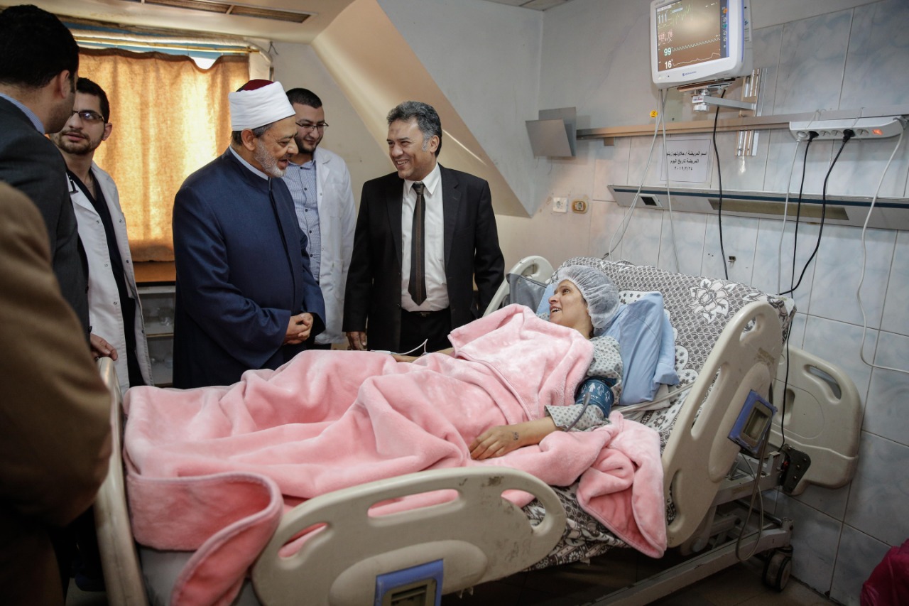 Visiting the victims of the terrorist Ad-Darb Al-Ahumar bombing and offering condolences to their families