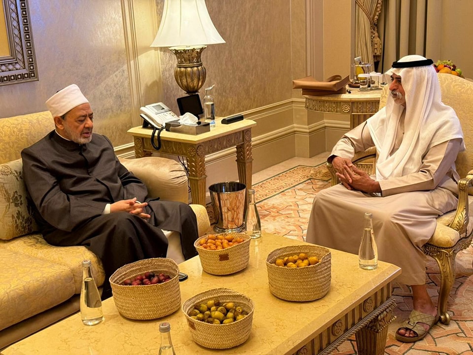 شيخ الأزهر رئيس مجلس حكماء المسلمين يستقبل وزير التسامح والتعايش بدولة الإمارات العربية المتحدة.jpg
