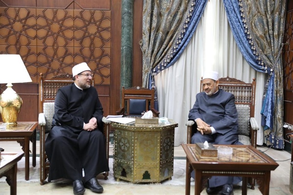 شيخ الأزهر يستقبل وزير الأوقاف السابق بمشيخة الأزهر.jpeg