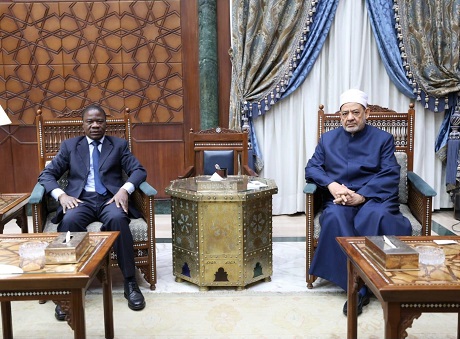 شيخ الأزهر: مستعدون لزيادة المنح الدراسية لأبناء كوت ديفوار وتدريب الأئمة الإيفواريين في أكاديمية الأزهر لتدريب الأئمة