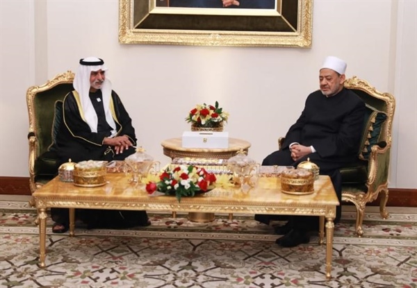شيخ الأزهر رئيس مجلس حكماء المسلمين يستقبل وزير التسامح والتعايش الإماراتي .jpeg