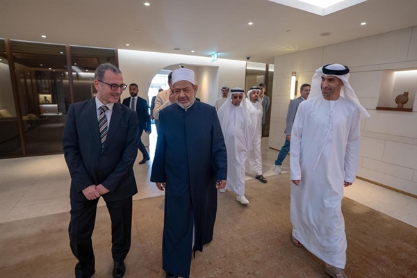 شيخ الأزهر رئيس مجلس حكماء المسلمين يغادر مطار دُبي متوجهًا إلى القاهرة  .jpeg