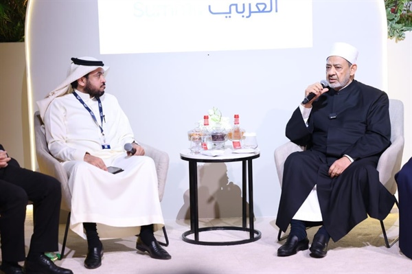 شيخ الأزهر رئيس مجلس حكماء المسلمين يلتقي وفدًا من أبرز الإعلاميينة .jpg