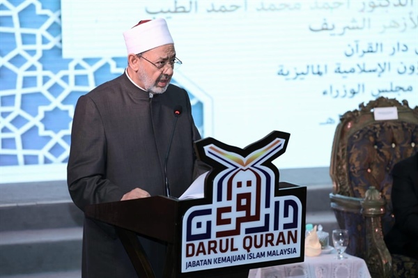 شيخ الأزهر يزور مؤسسة دار القرآن جاكيم في العاصمة الماليزية كوالالامبور .jpeg