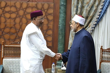 شيخ الأزهر يستقبل «محمد إيسوفو» رئيس النيجر الأسبق .jpeg