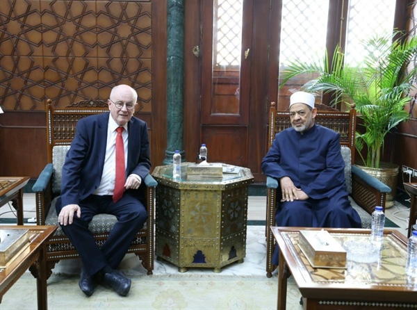 شيخ الأزهر يستقبل البروفيسور فولكر كاودر أستاذ الأخلاقيَّات والسياسة والحريَّات الدينيَّة بالجامعة اللاهوتيَّة بألمانيا