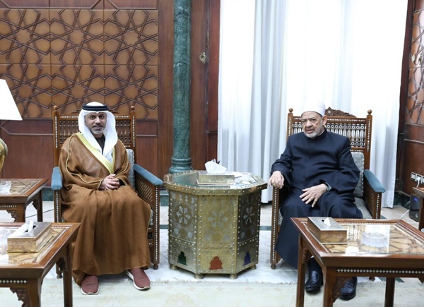 شيخ الأزهر يستقبل السفير الإماراتي لدى القاهرة لبحث تعزيز التعاون المشترك
