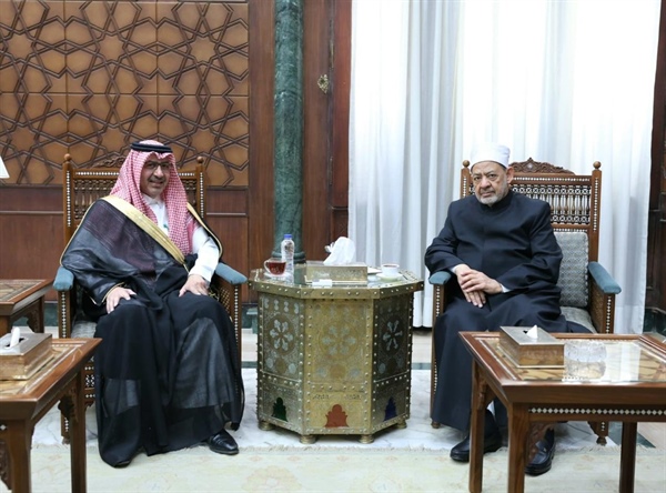 شيخ الأزهر يستقبل السفير السعودي لدى القاهرة لبحث سبل تعزيز التعاون المشترك
