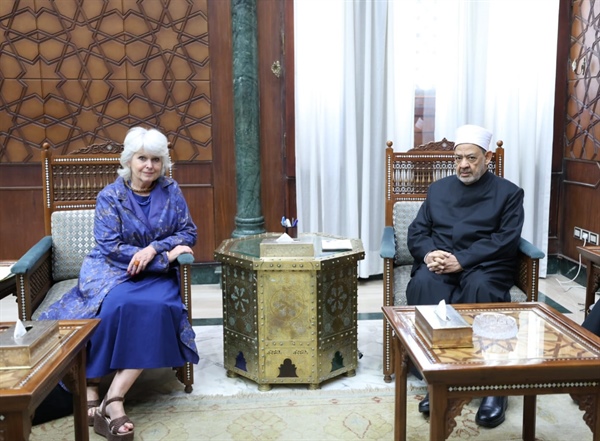 شيخ الأزهر يستقبل السفيرة الفرنسية المعنية بحقوق الإنسان ويؤكد: لا بُدَّ من توافق عالمي حول مفهوم حقوق الإنسان واحترام الخصوصية الثقافية والدينية للشعوب