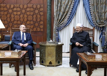 Le Cheikh d'Al-Azhar reçoit le conseiller Abdel Wahab Abdel Razek, président du Sénat.