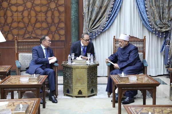 شيخ الأزهر يستقبل رئيس الوزراء الماليزي .jpeg