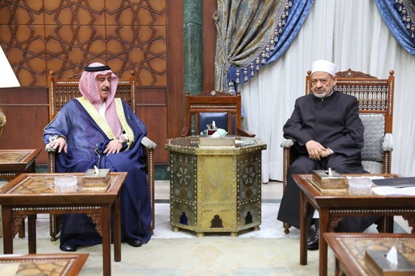 شيخ الأزهر يستقبل رئيس الوقف السني العراقي والوفد المرافق له بمشيخة الأزهر .jpg