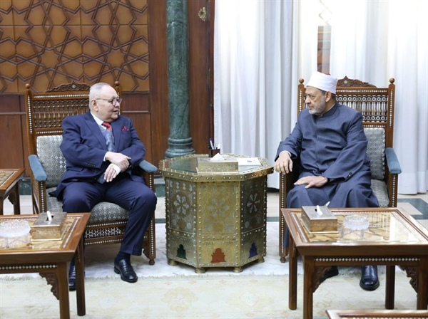 شيخ الأزهر يستقبل رئيس مجلس الدولة.jpeg