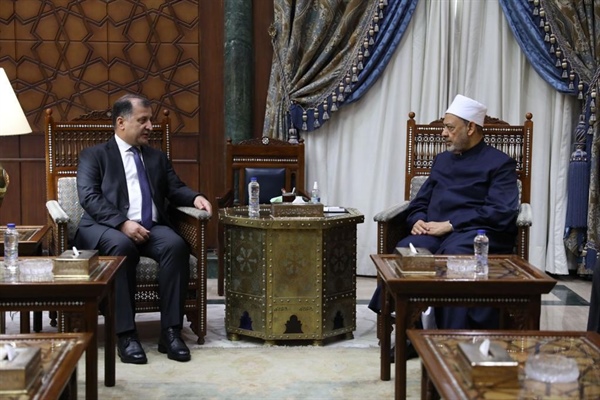 شيخ الأزهر يستقبل سفير طاجيكستان ويبحثان سبل تعزيز التعاون العلمي والثقافي .jpeg