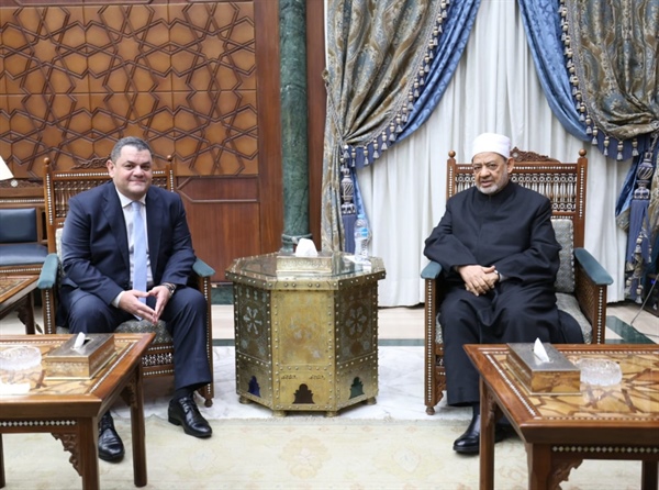 شيخ الأزهر يستقبل سفير مصر الجديد لدى الفلبين
