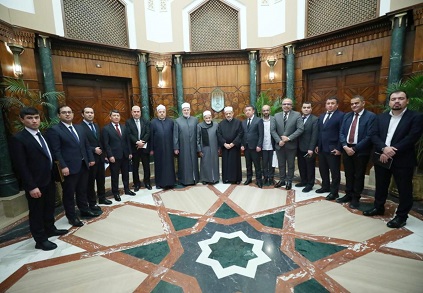 شيخ الأزهر يستقبل ضيوف المنتدى الدولي الأول لمركز الإمام الأشعري .jpeg