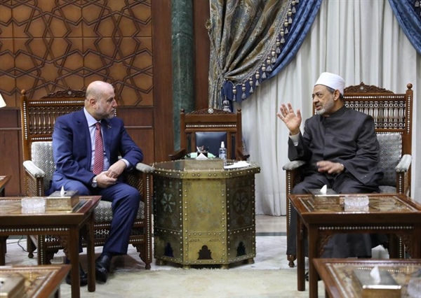 شيخ الأزهر يستقبل قاضي قضاة فلسطين ويبحثان سُبُل تعزيز دعم الأزهر العلمي للشعب الفلسطيني .jpg