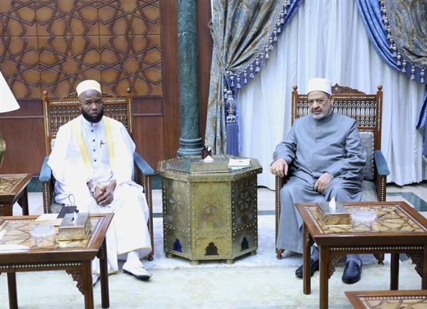 شيخ الأزهر يستقبل مفتي بوروندي.jpeg