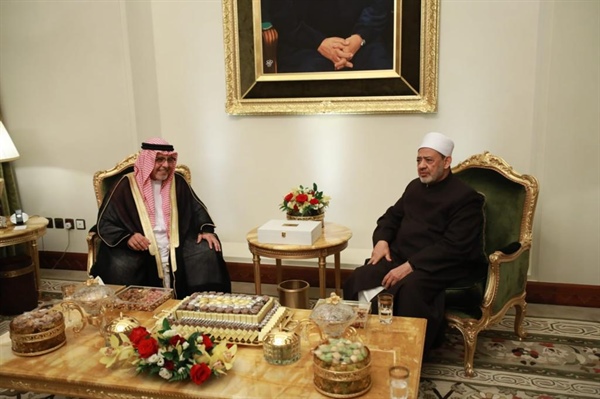 شيخ الأزهر يستقبل نائب رئيس المجلس الأعلى للقضاء البحريني ويؤكد دور القضاء في استقرار المجتمعات .jpeg