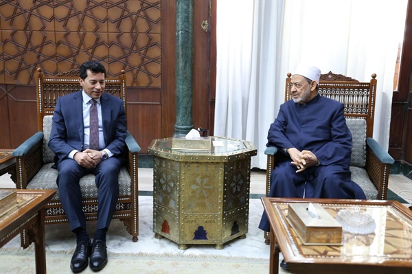 شيخ الأزهر يستقبل وزير الشباب والرياضة لبحث تعزيز التَّعاون المشترك