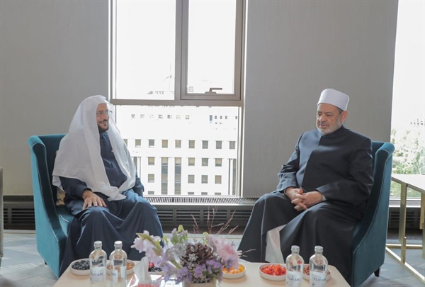 شيخ الأزهر يستقبل وزير الشؤون الإسلامية السعودي على هامش مؤتمر زعماء الأديان بكازاخستان.jpeg