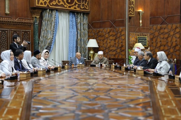 شيخ الأزهر يستقبل وفدًا أوزباكستانيًّا لمناقشة قضايا المرأة والأسرة في الإسلام .jpeg