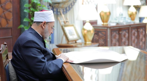 شيخ الأزهر يشارك بكلمة فيديو في حفل توقيع بيان أبو ظبي للأديان من أجل المناخ .jpeg