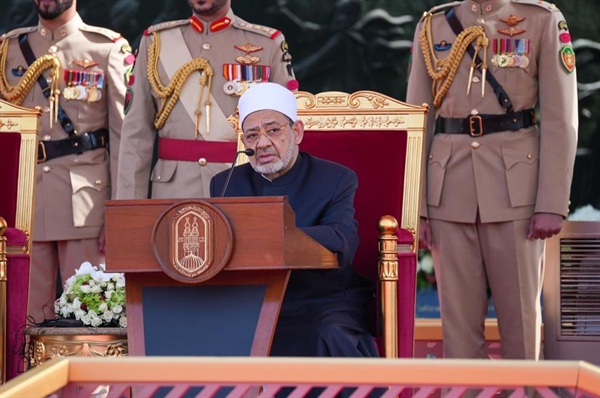 شيخ الأزهر يشكر جلالة ملك البحرين على دعوته لزيارة البلاد والمشاركة في ملتقى الشرق والغرب .jpeg