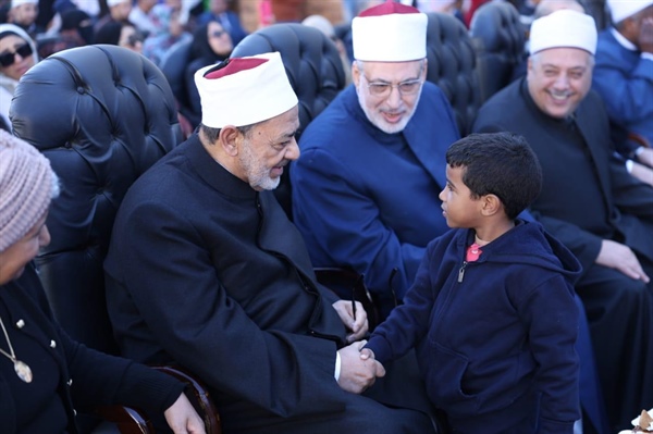 شيخ الأزهر يفتتح معهد «محمد عطيتو» بالأقصر .. ويشارك التلاميذ فرحتهم .jpeg